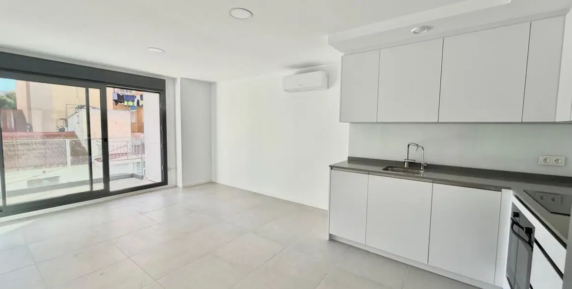 Sale of middle floor apartment in Fuengirola 1