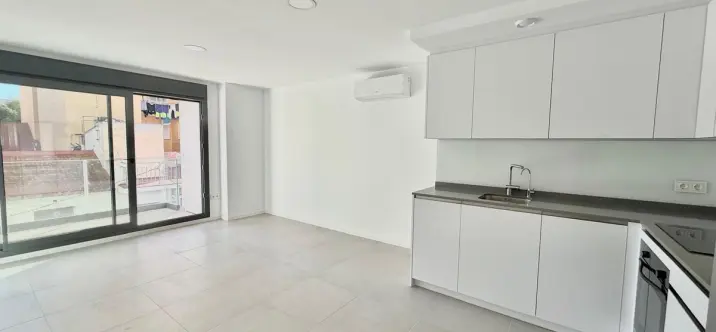 Sale of middle floor apartment in Fuengirola 0