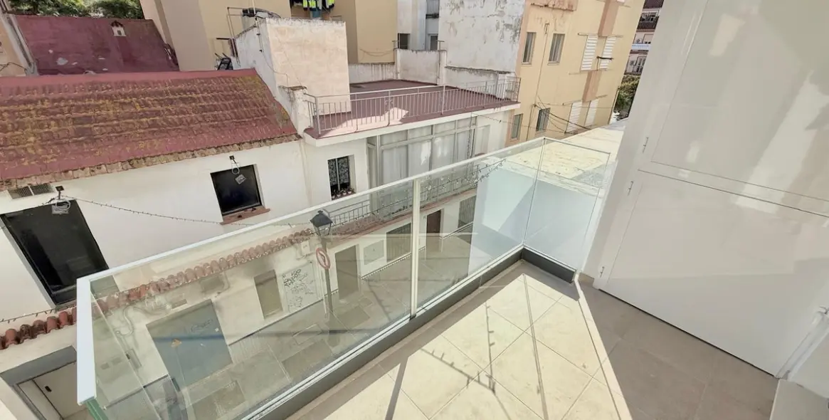 Sale of middle floor apartment in Fuengirola 2