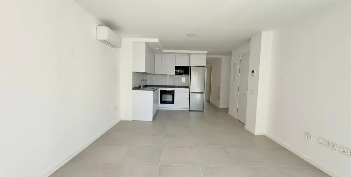 Sale of middle floor apartment in Fuengirola 3