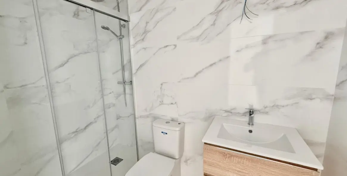 Sale of middle floor apartment in Fuengirola 7