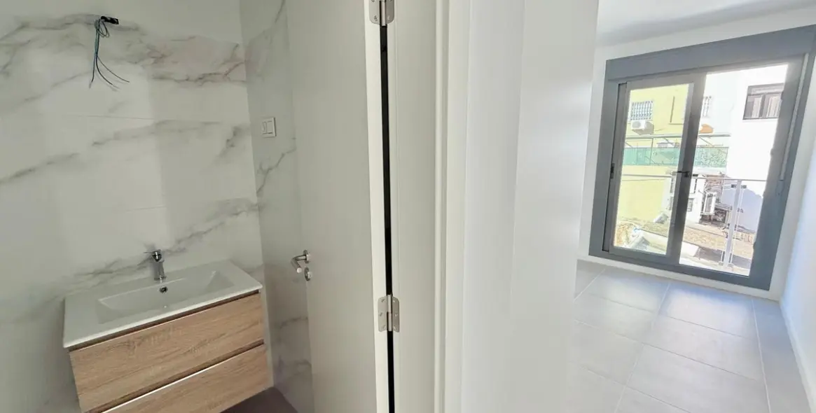 Sale of middle floor apartment in Fuengirola 8