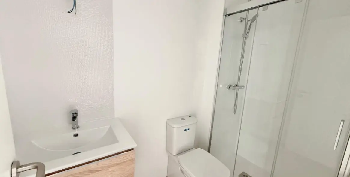 Sale of middle floor apartment in Fuengirola 11