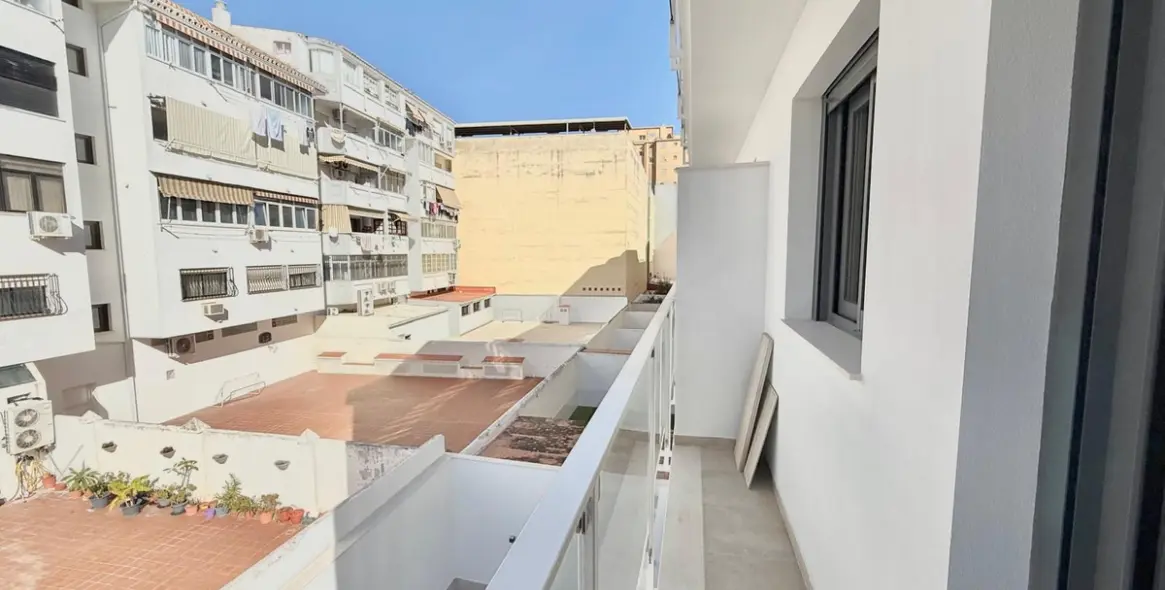 Sale of middle floor apartment in Fuengirola 13
