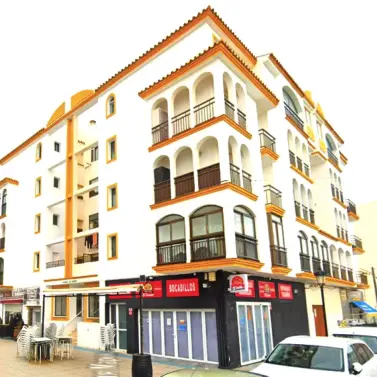 Sale of middle floor apartment in San Luis de Sabinillas