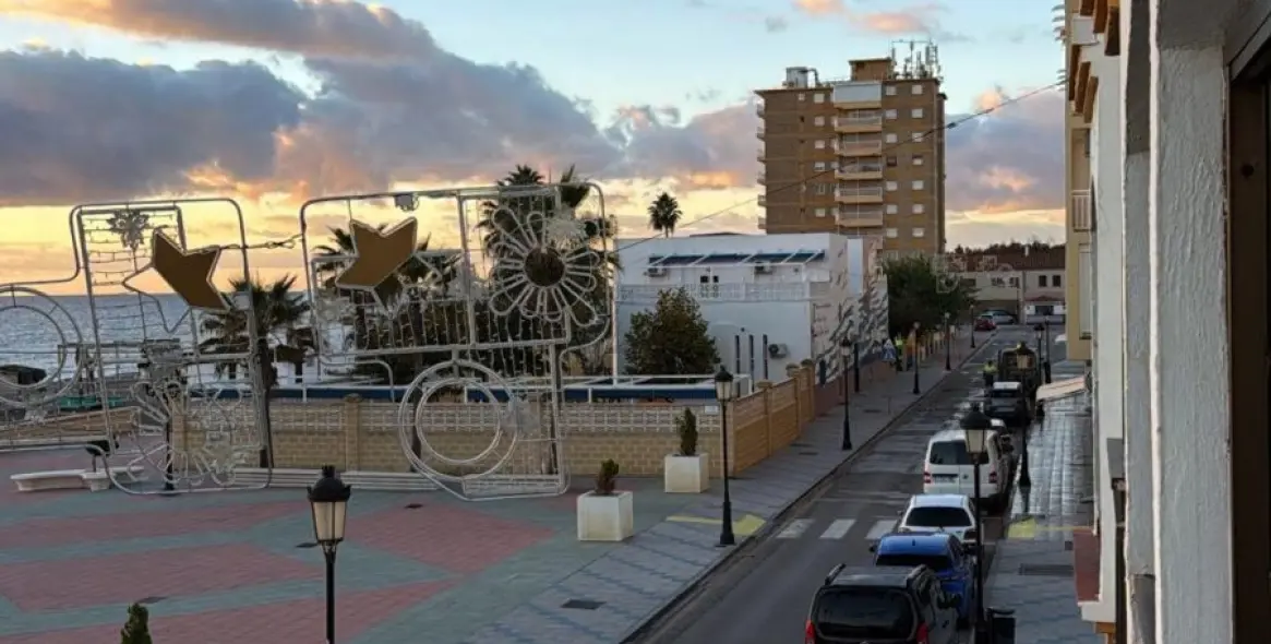 Sale of middle floor apartment in San Luis de Sabinillas 2