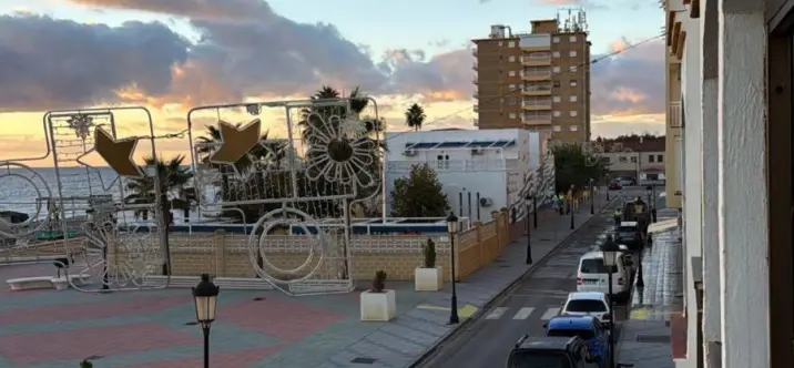 Sale of middle floor apartment in San Luis de Sabinillas 2