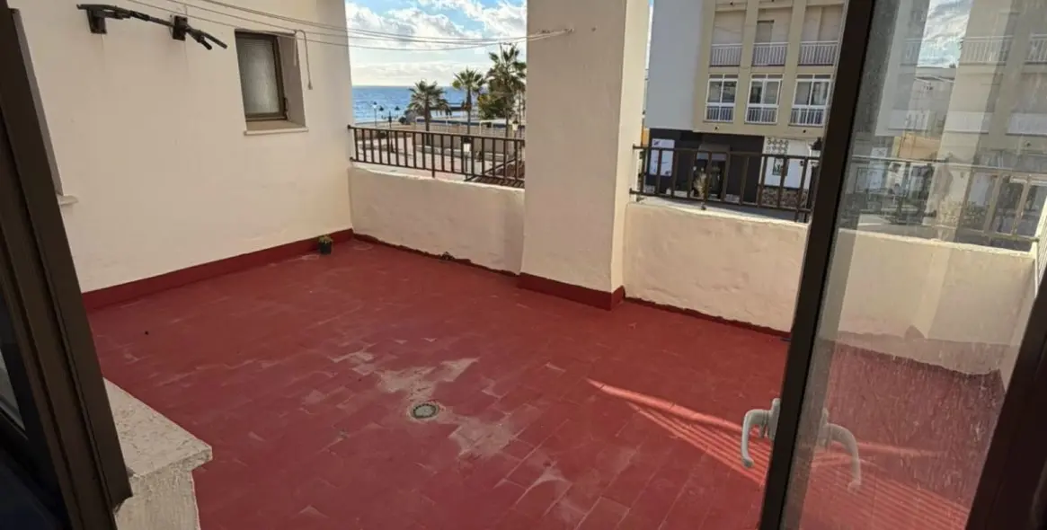 Sale of middle floor apartment in San Luis de Sabinillas 4