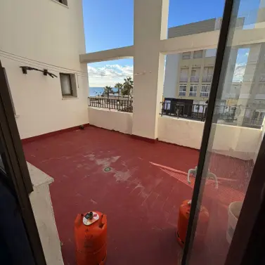 Sale of middle floor apartment in San Luis de Sabinillas