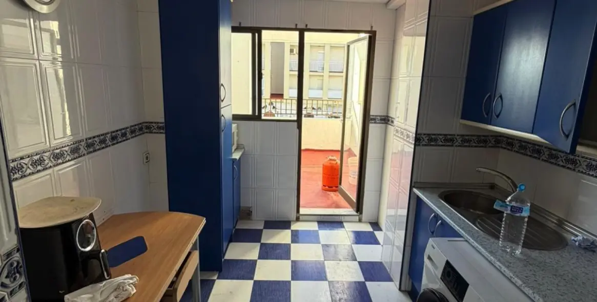 Sale of middle floor apartment in San Luis de Sabinillas 6