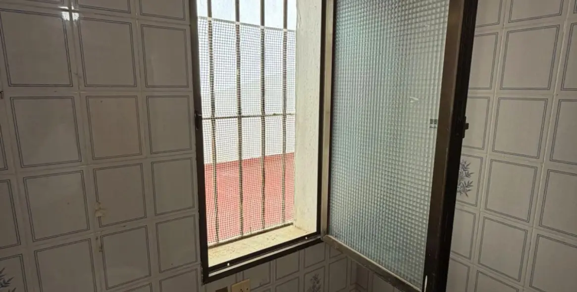 Sale of middle floor apartment in San Luis de Sabinillas 9