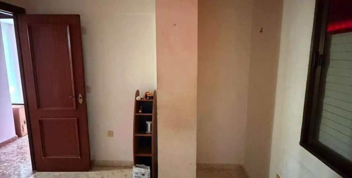 Sale of middle floor apartment in San Luis de Sabinillas 10