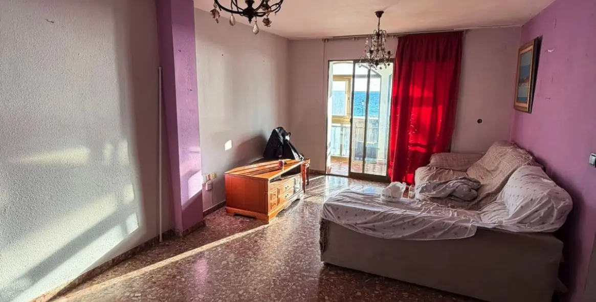 Sale of middle floor apartment in San Luis de Sabinillas 14