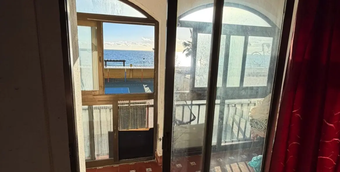 Sale of middle floor apartment in San Luis de Sabinillas 15