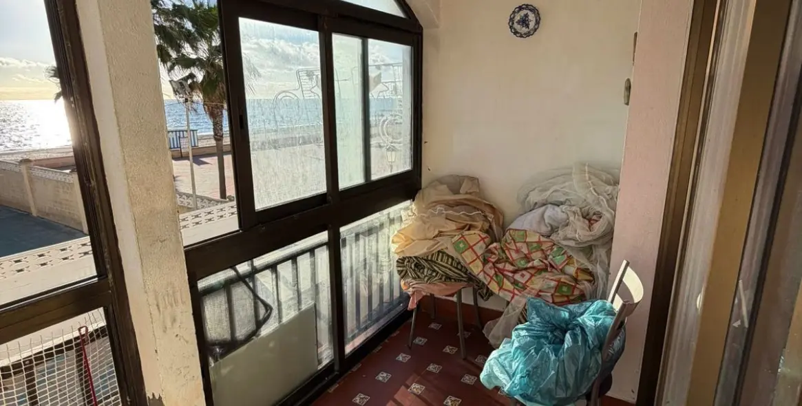 Sale of middle floor apartment in San Luis de Sabinillas 16