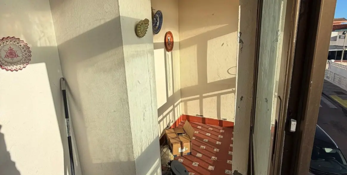 Sale of middle floor apartment in San Luis de Sabinillas 17