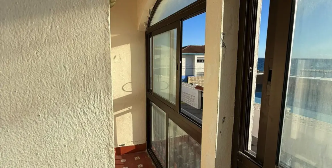 Sale of middle floor apartment in San Luis de Sabinillas 18