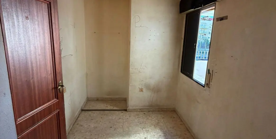 Sale of middle floor apartment in San Luis de Sabinillas 20