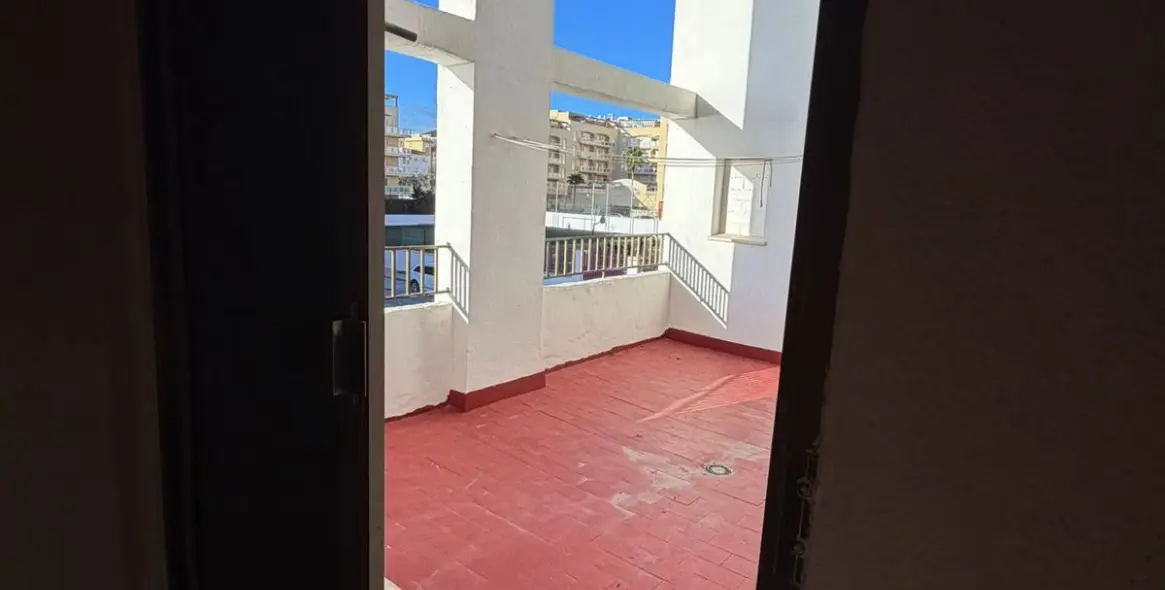 Venta de apartamento en planta media en San Luis de Sabinillas 21