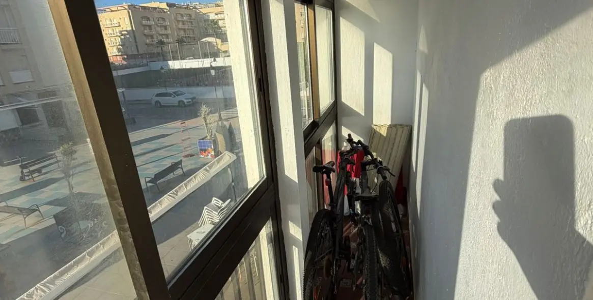 Venta de apartamento en planta media en San Luis de Sabinillas 30