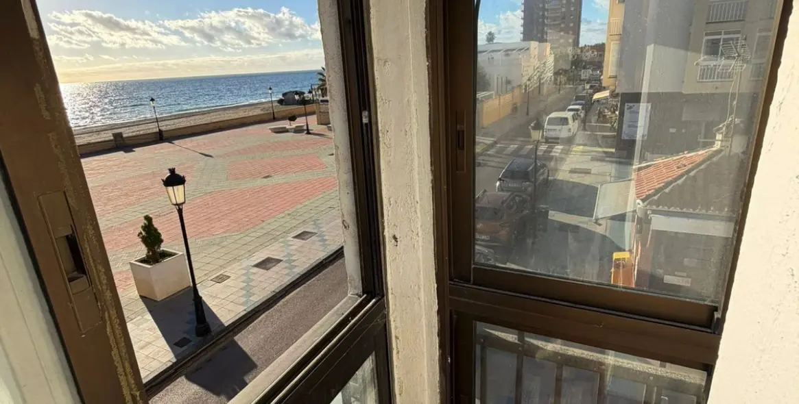 Venta de apartamento en planta media en San Luis de Sabinillas 32