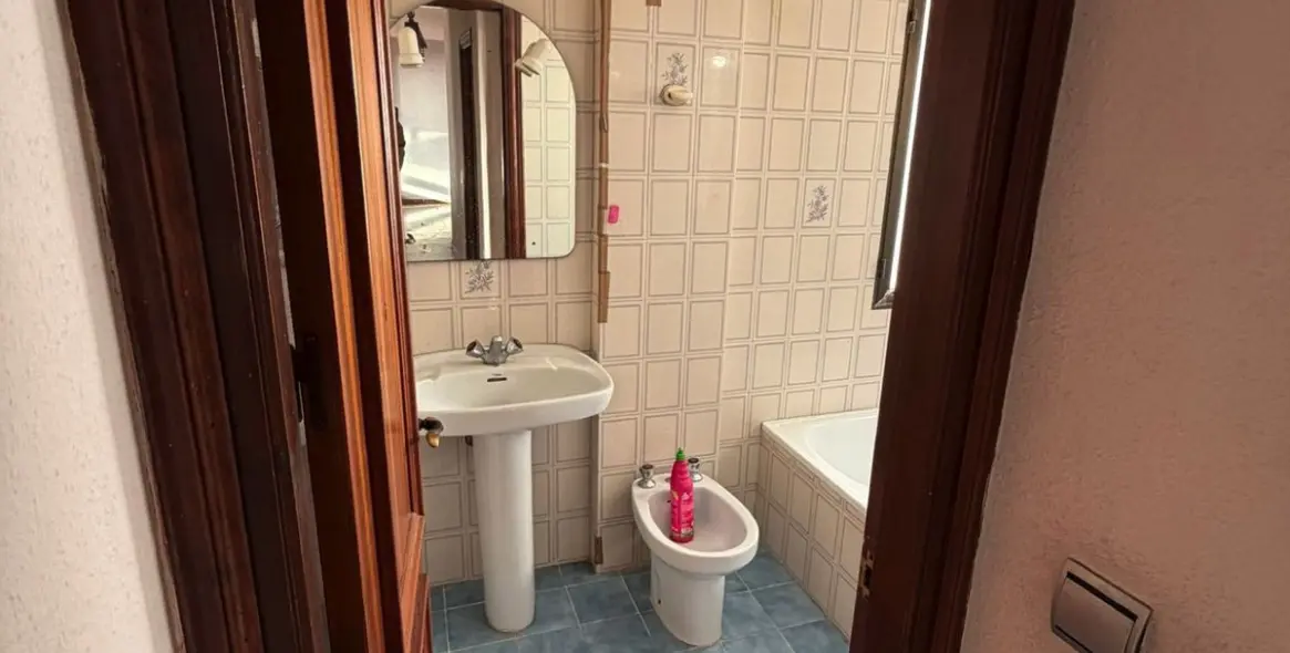 Venta de apartamento en planta media en San Luis de Sabinillas 33