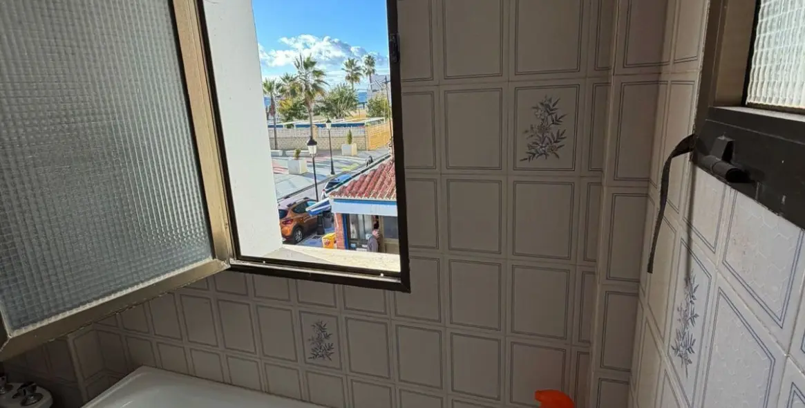 Venta de apartamento en planta media en San Luis de Sabinillas 36