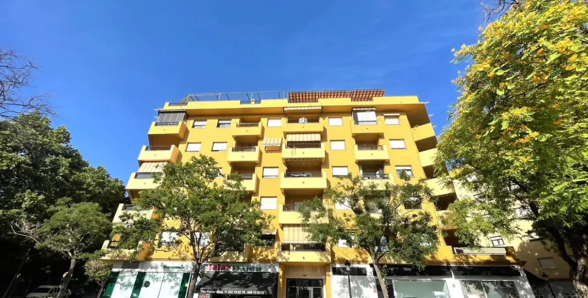 Продажа апартаментов на среднем этаже в San Pedro de Alcántara 1