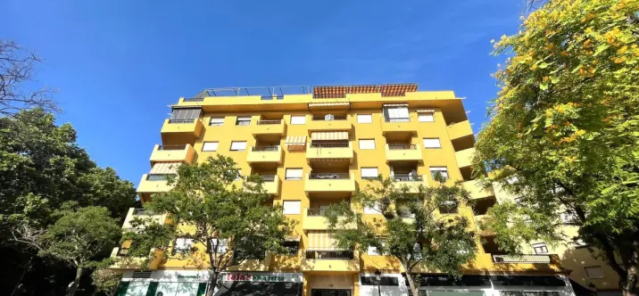 Продажа апартаментов на среднем этаже в San Pedro de Alcántara 0