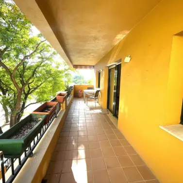 Продажа апартаментов на среднем этаже в San Pedro de Alcántara