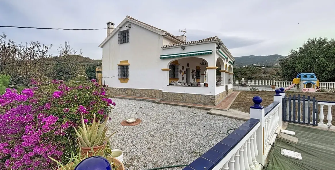 Продажа дома на две семьи в Vélez-Málaga 30