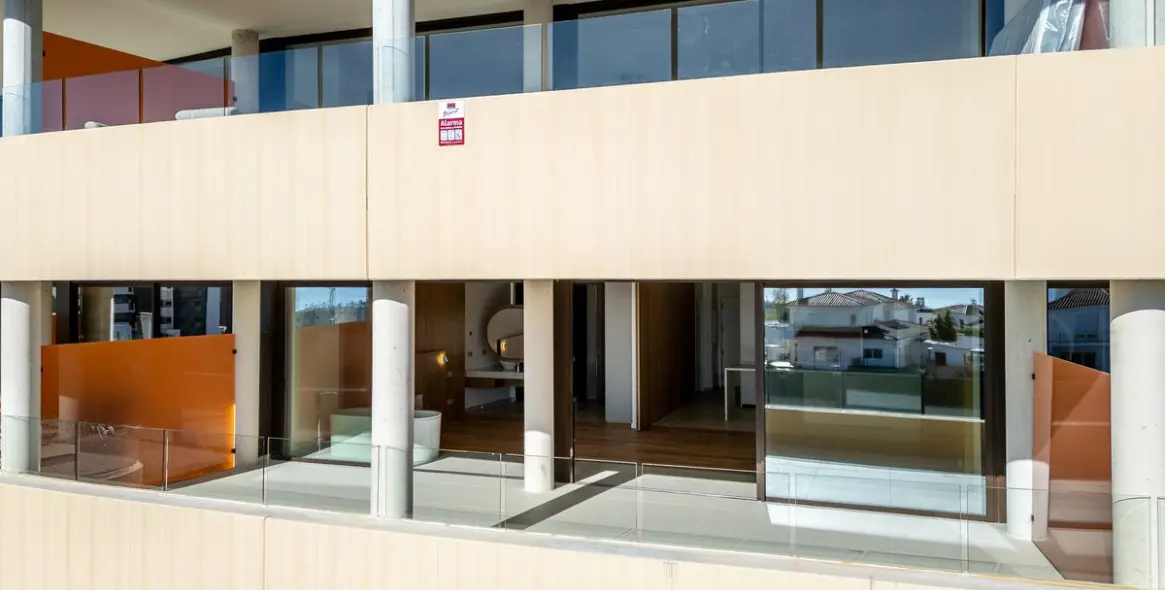 Продажа апартаментов на среднем этаже в Higueron 26