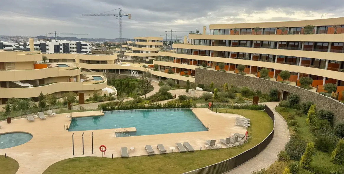 Sale of middle floor apartment in Fuengirola 28