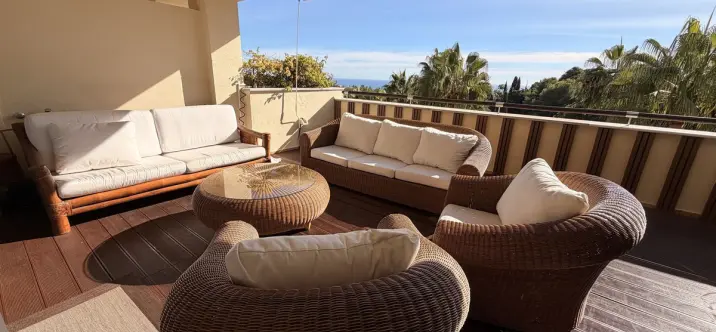 Продажа апартаментов на среднем этаже в Sierra Blanca 0