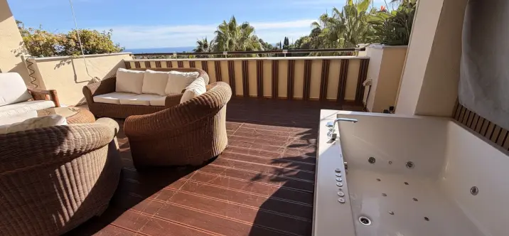 Продажа апартаментов на среднем этаже в Sierra Blanca 1