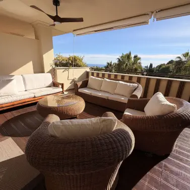 Продажа апартаментов на среднем этаже в Sierra Blanca