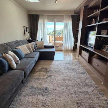 Продажа апартаментов на среднем этаже в Sierra Blanca