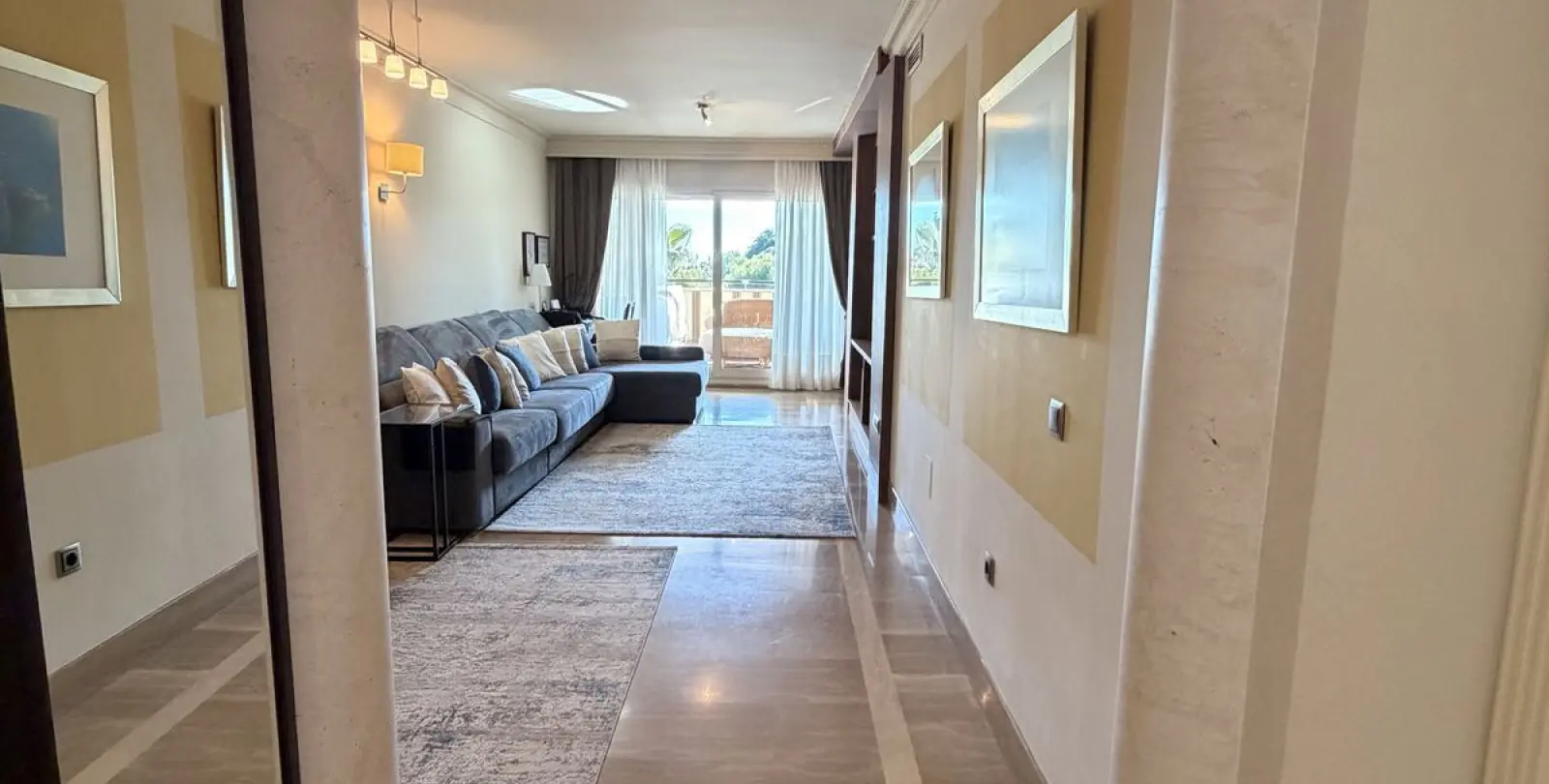 Venta de apartamento en planta media en Sierra Blanca 9