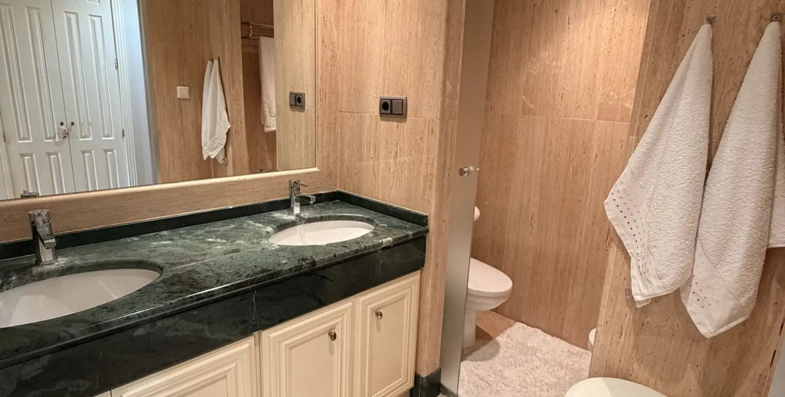 Venta de apartamento en planta media en Sierra Blanca 12