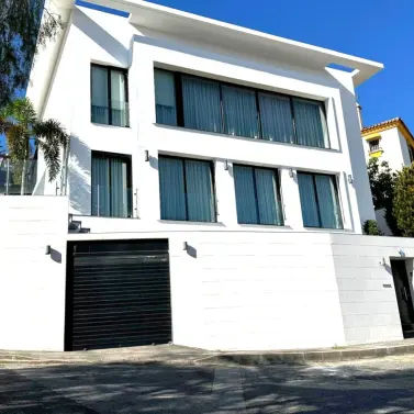 Продажа  отдельно стоящей виллы в Alhaurín de la Torre