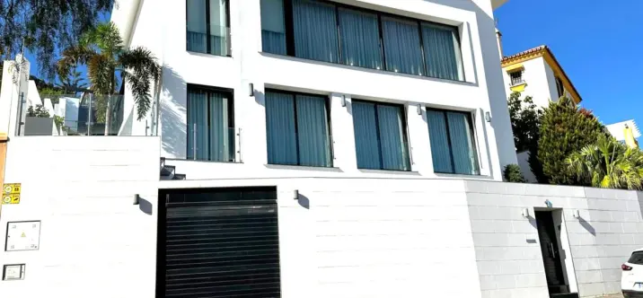 Продажа  отдельно стоящей виллы в Alhaurín de la Torre 0