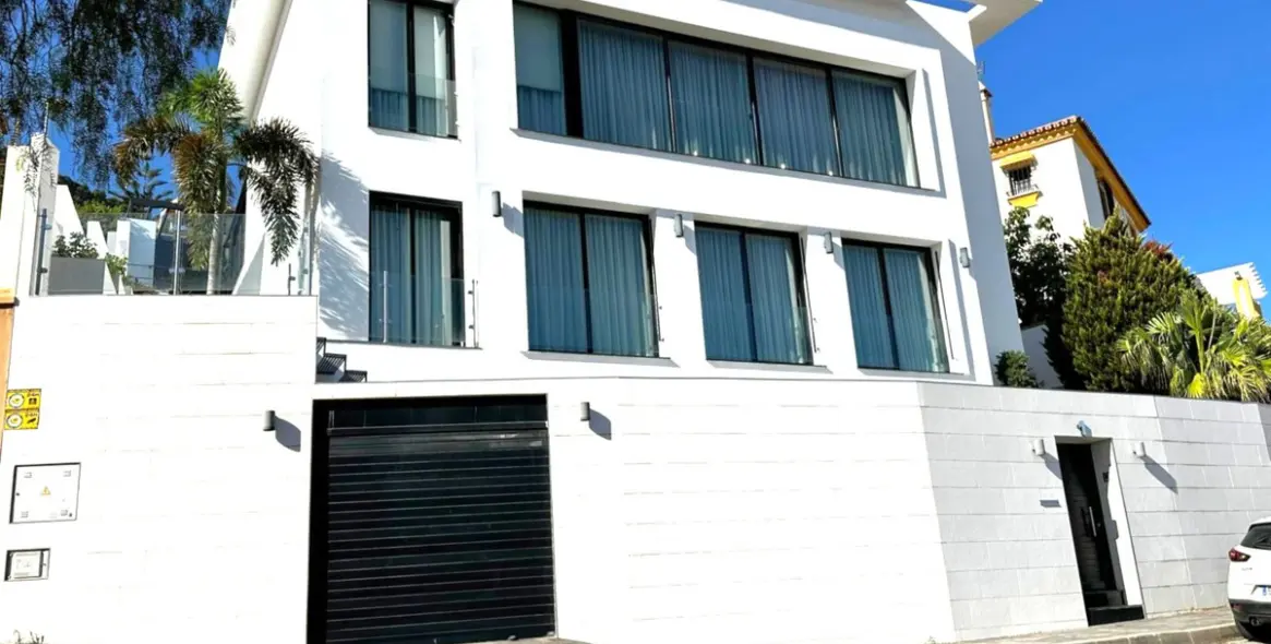 Sale of detached villa in Alhaurín de la Torre 1