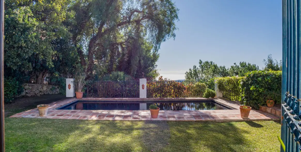 Sale of detached villa in El Madroñal 10