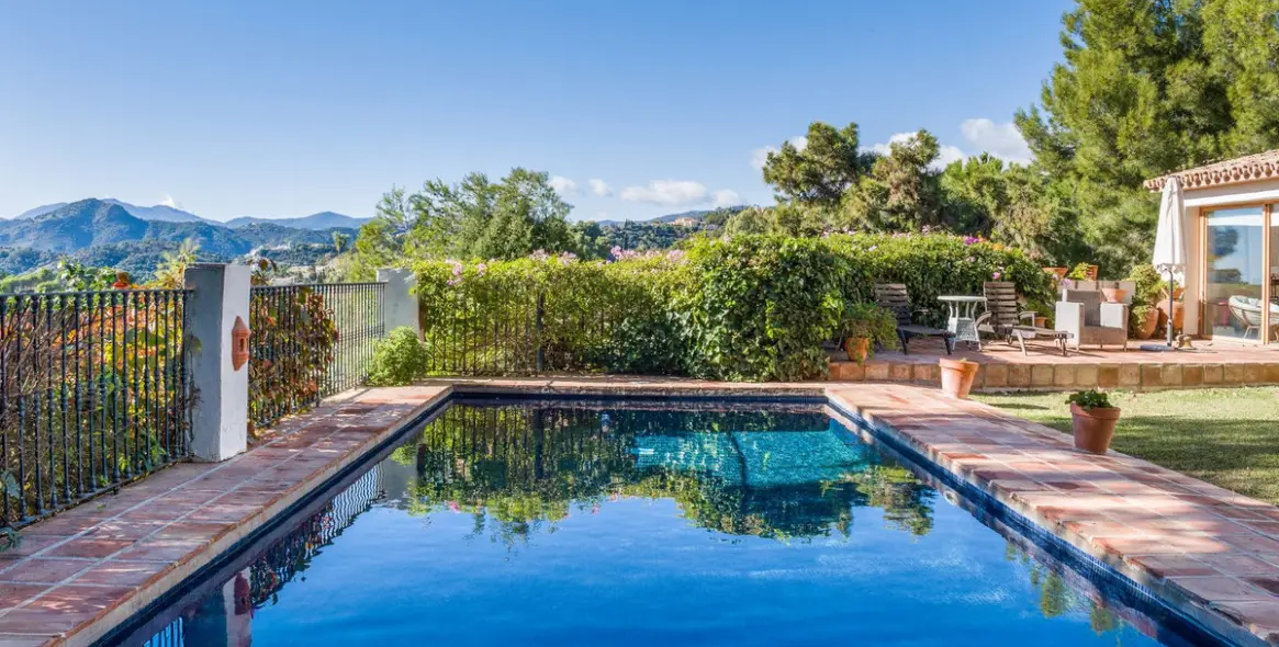 Sale of detached villa in El Madroñal 13