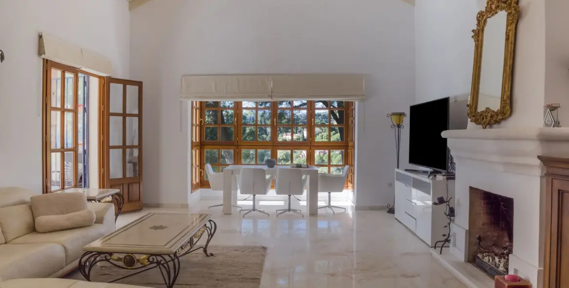 Sale of detached villa in El Madroñal 16