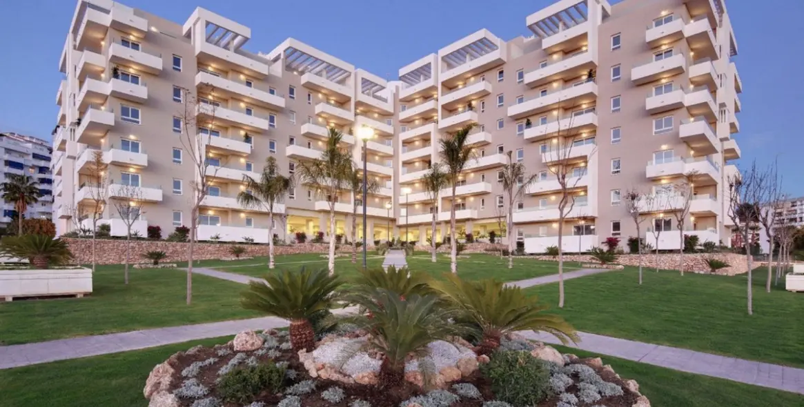 Sale of middle floor apartment in Nueva Andalucía 1