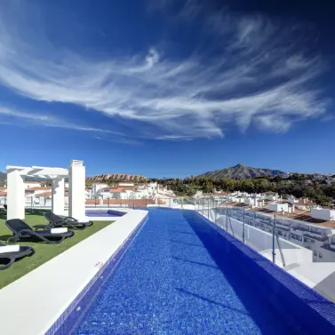 Продажа апартаментов на среднем этаже в Nueva Andalucía