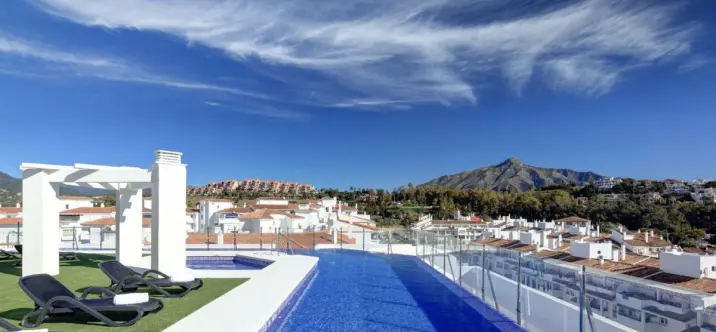 Продажа апартаментов на среднем этаже в Nueva Andalucía 1