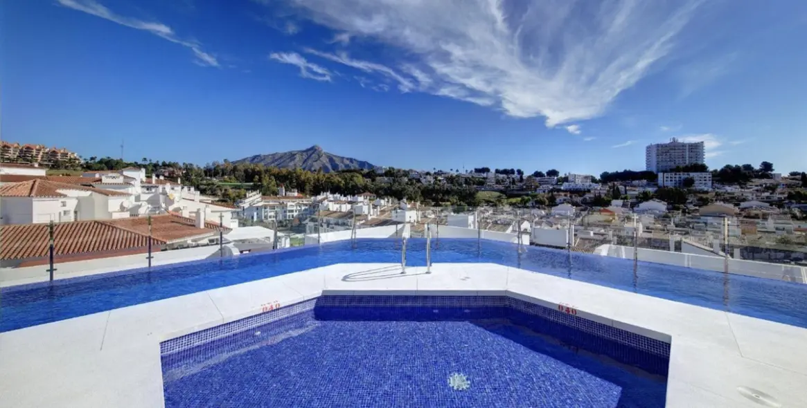 Sale of middle floor apartment in Nueva Andalucía 3