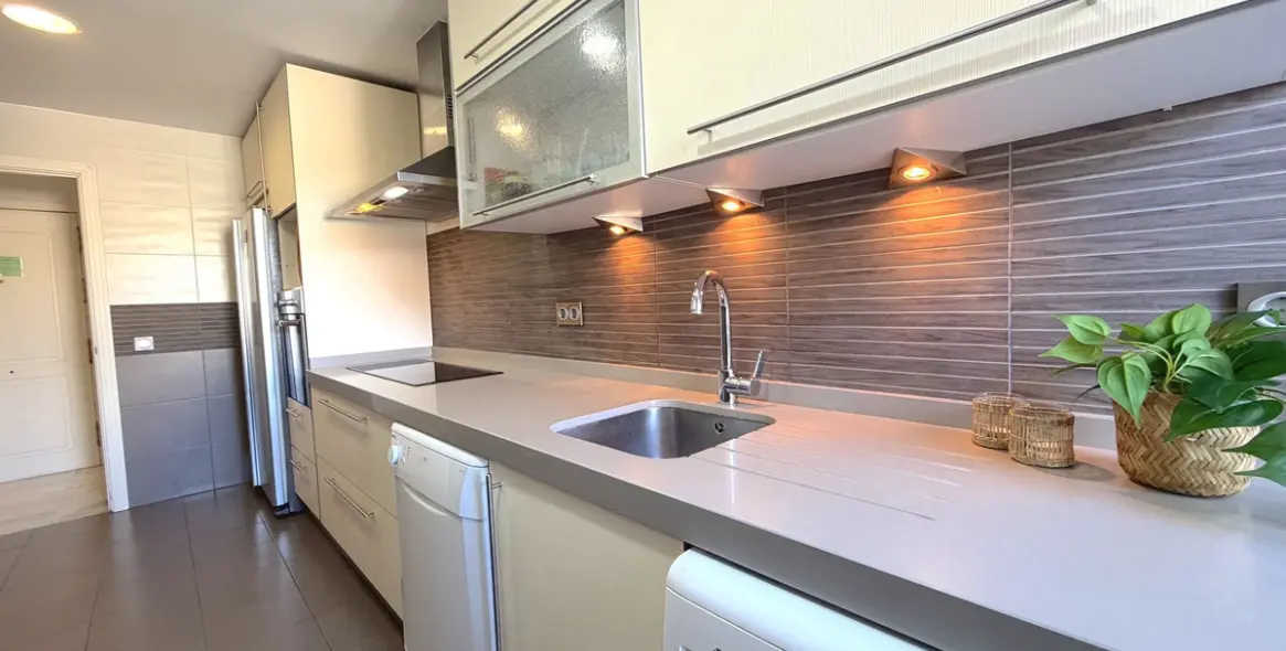 Sale of penthouse in Puerto Banús 22